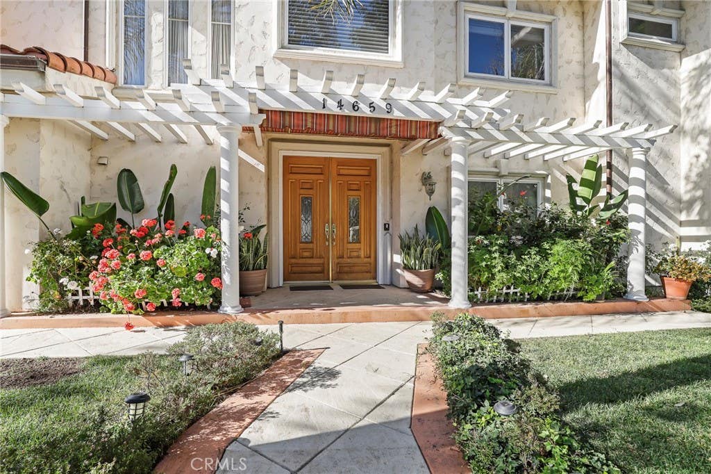 Photo of 14659 Valley Vista Blvd, Sherman Oaks, CA 91403 (MLS # BB26046977)