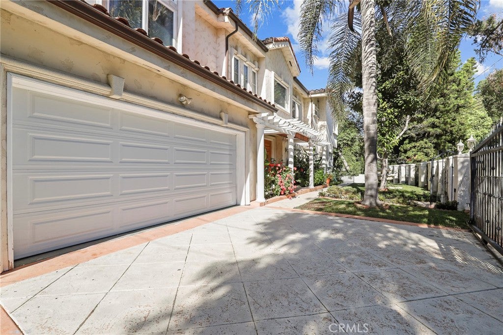 Photo of 14659 Valley Vista Blvd, Sherman Oaks, CA 91403 (MLS # BB26046977)