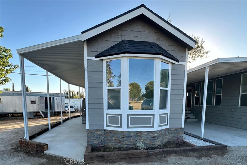 22113 Grand Terrace Road 16