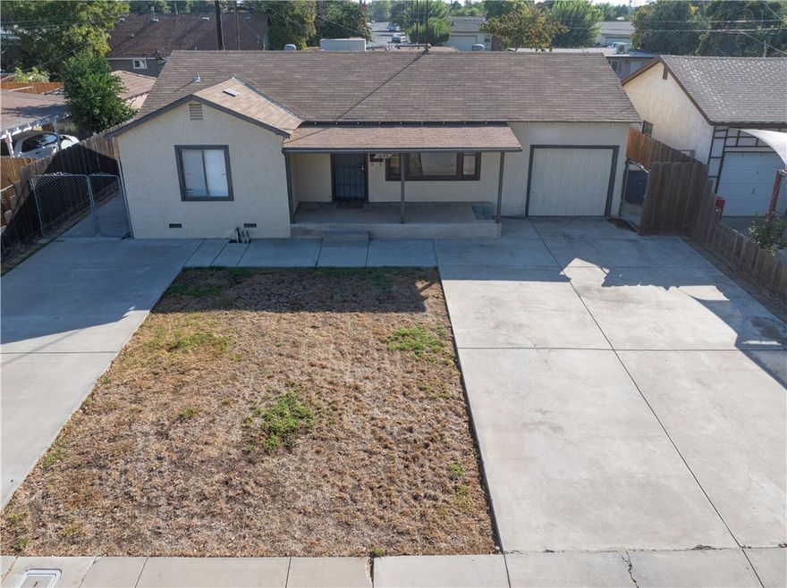 Welcome to this charming 3-bed, 2-bath home in Merced full of original character and warmth. Featuring newer flooring and original details throughout, this home is move-in with plenty of opportunity to add your own touch. The spacious layout offers comfortable living areas and great natural light, while the large yard provides room to garden, entertain, or relax. With just a little TLC, this property can easily be transformed into your dream home. 



Conveniently located near schools, shopping, and local parks, and offering easy access to Hwy 99 for commuters. Enjoy weekend getaways with Yosemite National Park less than two hours away. A wonderful opportunity for those looking for value, charm, and potential in a great Central Valley location.