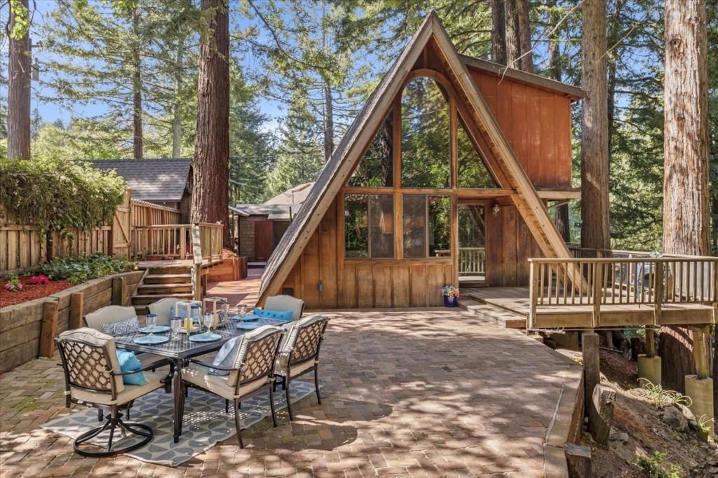 Photo of 18081 Redwood Drive, Los Gatos, CA 95033 (MLS # ML82039803)