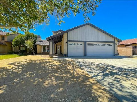 Photo of 2822 Springfield Pl, Lancaster, CA 93536 (MLS # SR25278253)