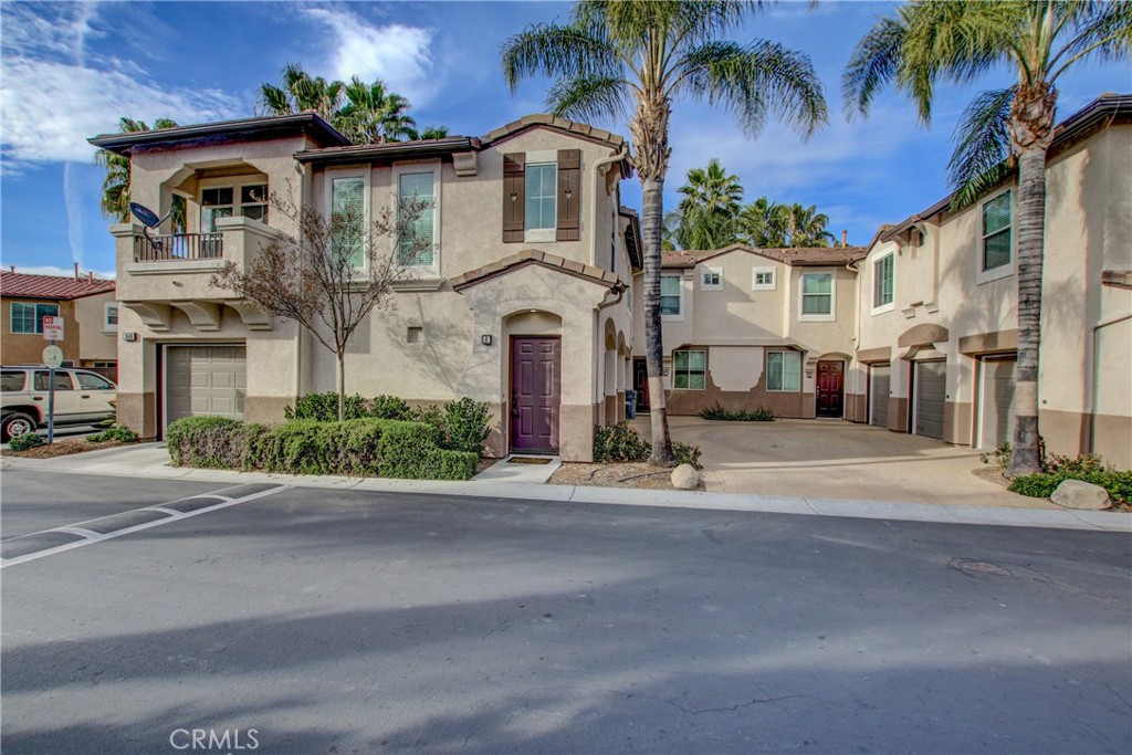 WELCOME TO MONTEGO BAY. LOVELY 2 BD 2 BATH TOWNHOME. UNIT A. ALL BEDROOMS AND LIVING SPACE ON SECOND FLOOR. UPSTAIRS BALCONY/ PATIO. INSIDE THE STREET ENTRANCE HAS STAIRCASE TO TOP FLOOR.
COMMUNITY HAS A RESORT STYLE POOL, 2 SPAS, 2 PLAYGROUNDS.
1 CAR GARAGE W LAUNDRY HOOK-UPS.