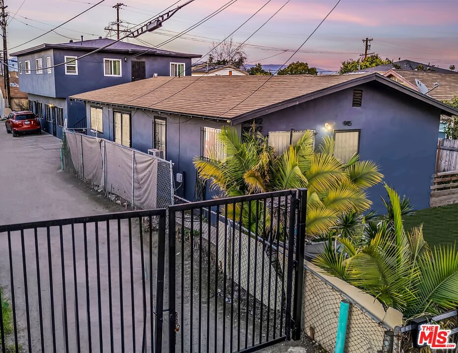 945 W 76th Street
