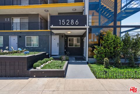 Photo of 15286 Sutton Street #104, Sherman Oaks, CA 91403 (MLS # 26842877)