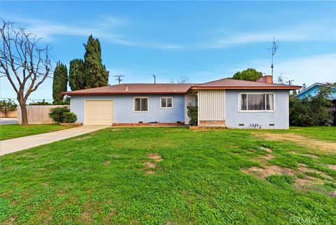 Photo of 2410 S Locust St, Visalia, CA 93277 (MLS # PI25277659)