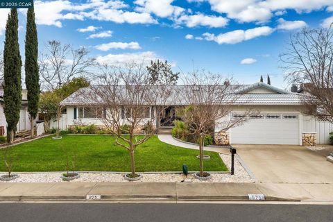 Photo of 875 875 Brittany Ln Ln, Concord, CA 94518 (MLS # 41125305)