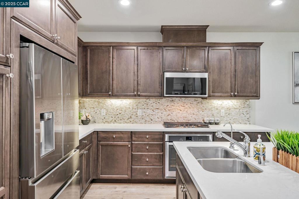 GALE RANCH - Residential