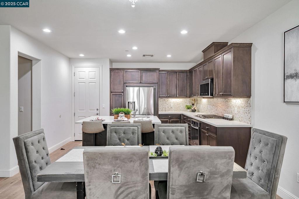 GALE RANCH - Residential