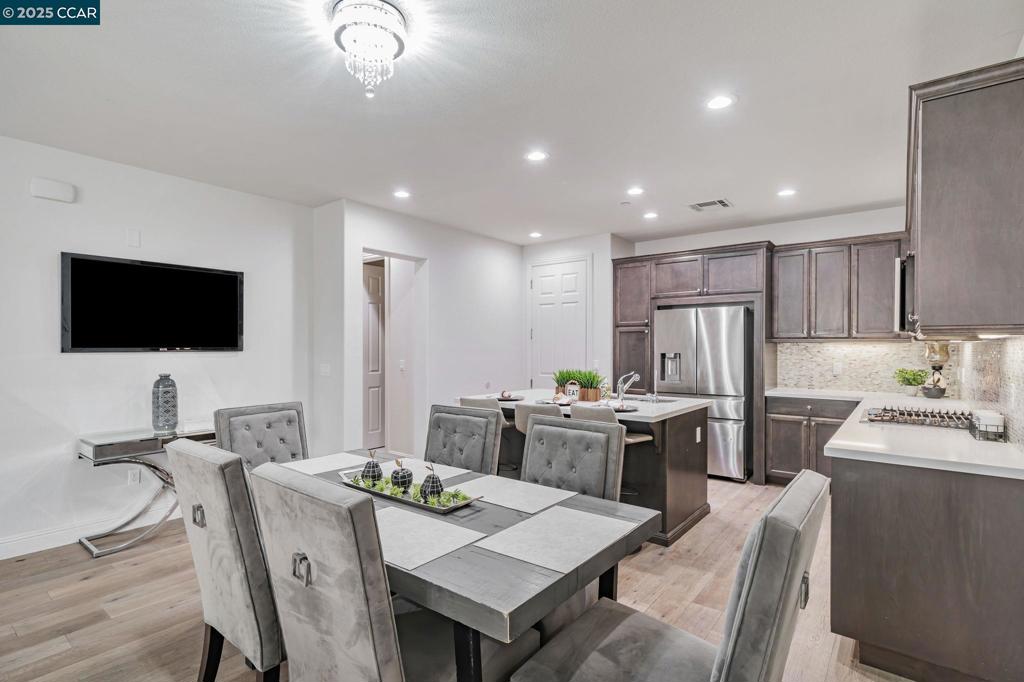 GALE RANCH - Residential