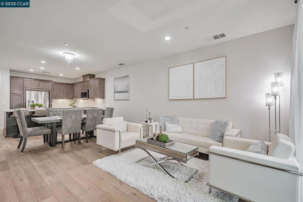 GALE RANCH - Residential