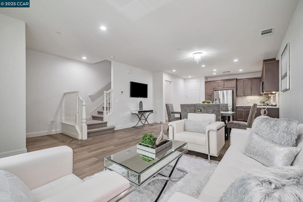 GALE RANCH - Residential