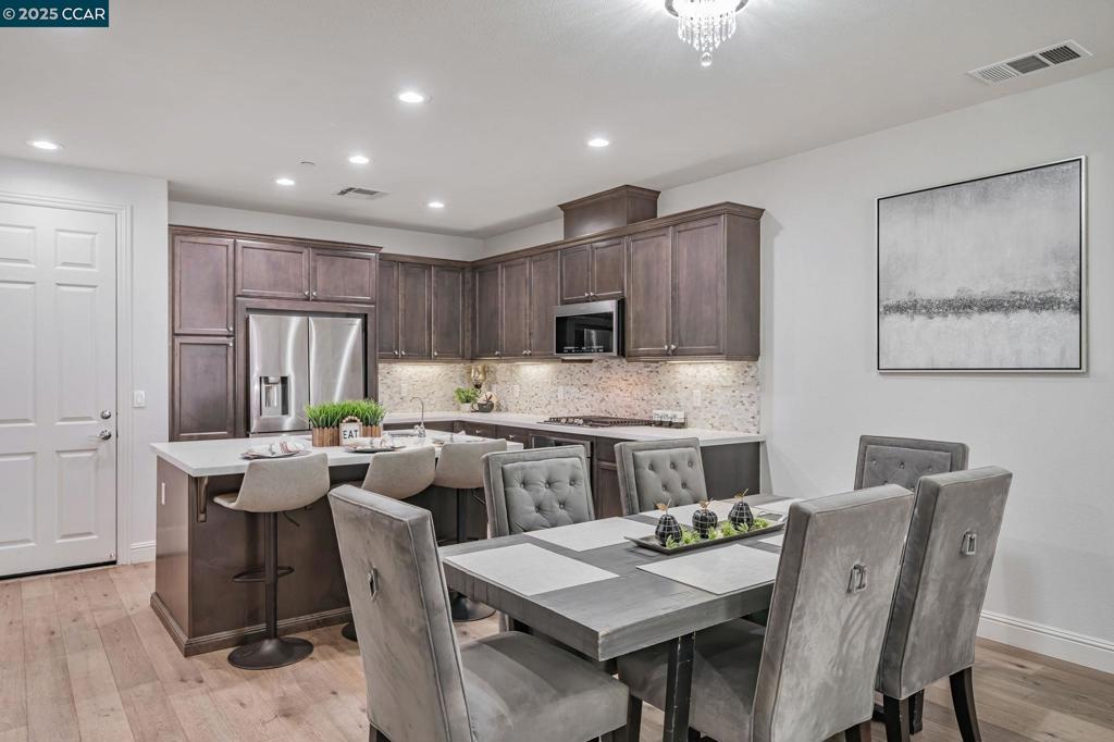 GALE RANCH - Residential