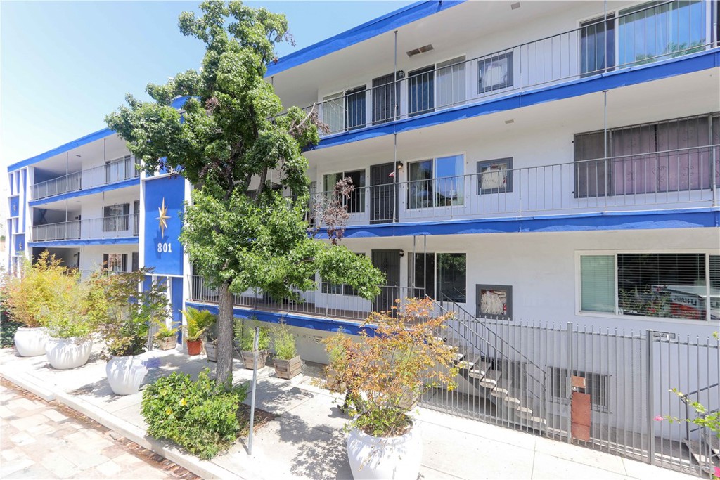 Welcome to Your Beachside Getaway! This is your chance to live just one block from the beach! Imagine starting your day with a run or bike ride along the ocean
path, followed by breakfast at one of the nearby cafés, with gyms, restaurants, and theatres all within walking distance. This charming 1-bedroom, 1-bathroom
condo offers the perfect blend of comfort and coastal living. Step inside and you'll love the brand-new interior paint and beautiful new flooring throughout the
home. The kitchen features lovely upgraded cabinets with stylish hardware, a sleek faucet, and even a brand-new refrigerator, cooktop, and wall oven The
bathroom feels like a mini spa, upgraded with stone details in both the shower and the floors, creating a peaceful, relaxing vibe. The bedroom has generous closet
space, perfect for both him and her, and there's even extra cabinet space in the hallway for added storage. Whether you're relaxing in the living room or enjoying a meal in the dining area, you'll have views of the beautiful historic Rivera building, the surrounding cityscape, and that refreshing ocean breeze. Why rent when you
can own? THE SELLER IS GIVING THE BUYER AN ELECTRICAL BIKE OR ELECTRICAL SCOOTER TO ENJOY THE CITY BEACH LIFE.