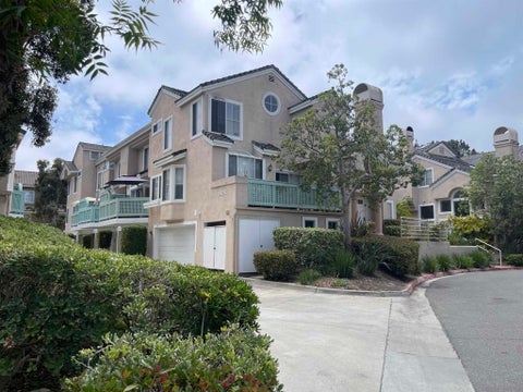Photo of 12928 Carmel Creek Rd RD #46, San Diego, CA 92130 (MLS # 260015045SD)