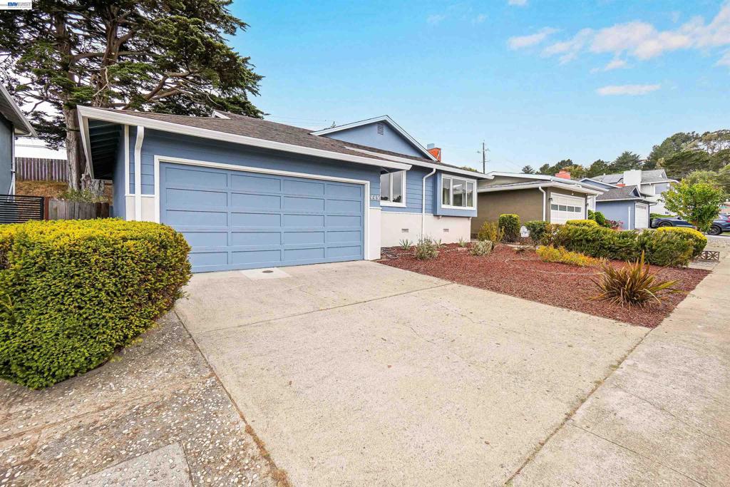 449 Mariposa Dr