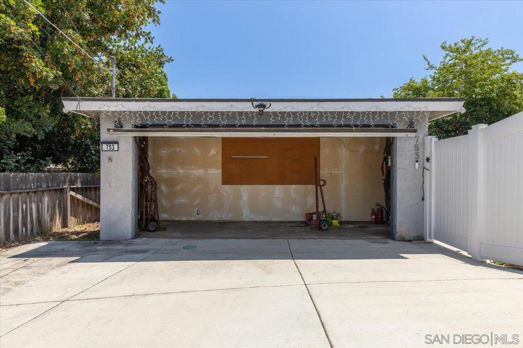753 La Presa Ave