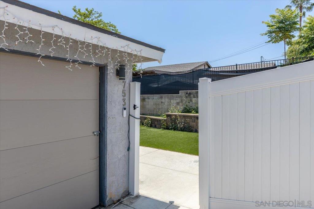 753 La Presa Ave