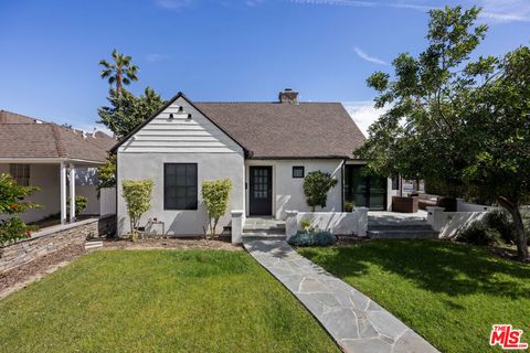 Photo of 4316 N Clybourn Avenue, Burbank, CA 91505 (MLS # 26669101)