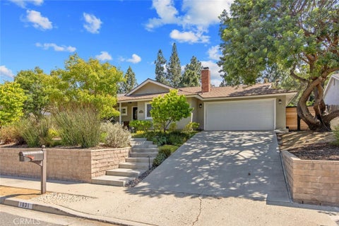 Photo of 1031 Uppingham DR, Thousand Oaks, CA 91360 (MLS # SR26158349)