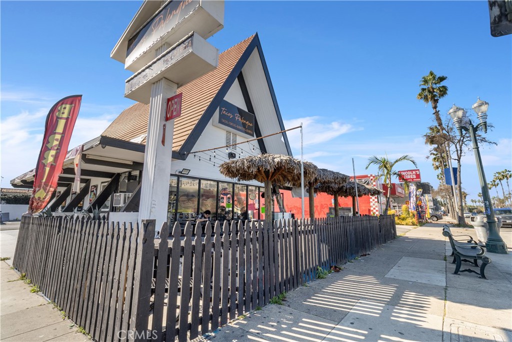 800 W Lincoln Avenue