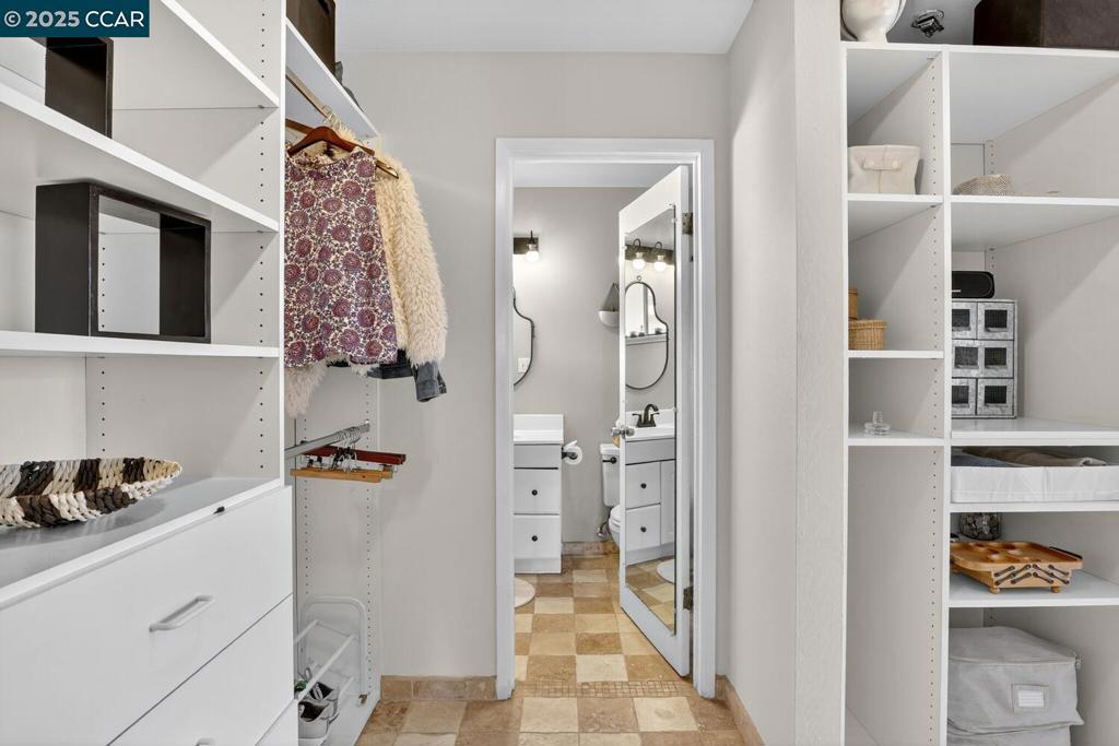 EAST END - Residential