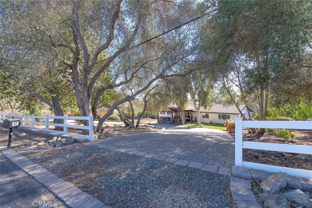 210 Rancho Camino