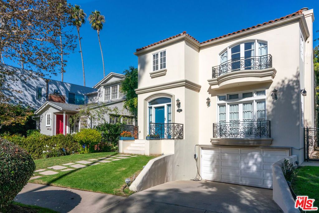 Photo of 860 Wellesley Avenue, Los Angeles, CA 90049 (MLS # 25617499)