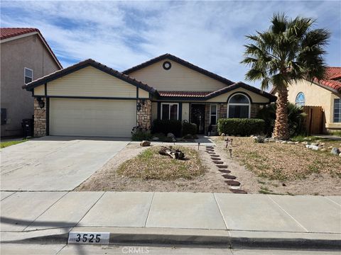 Photo of 3525 Fernwood St, Rosamond, CA 93560 (MLS # SR26035007)