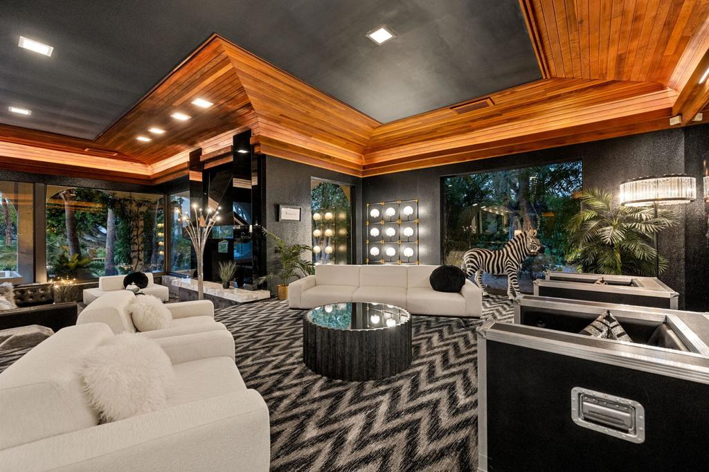 Thunderbird Heights - Residential