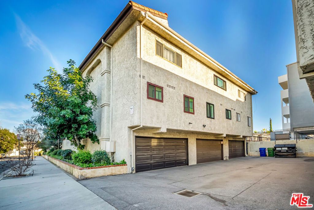 Photo of 17824 Killion Street #G, Encino, CA 91316 (MLS # 26655307)