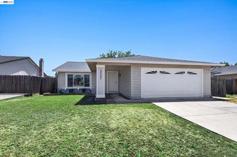 Photo of 5557 Berwind Ave AVE, Livermore, CA 94551 (MLS # 41136234)