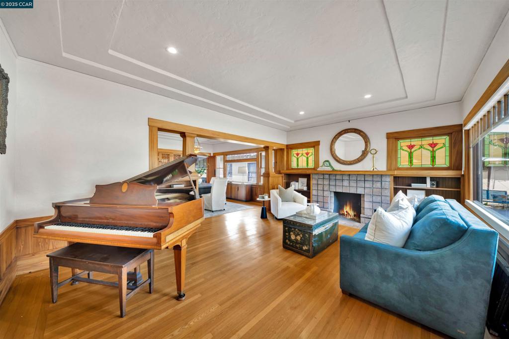 Properties 2 1628 Encinal Avenue