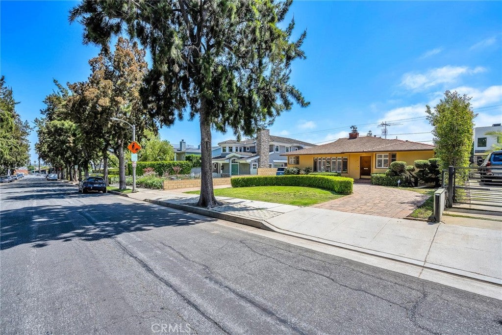 1130 Centinela