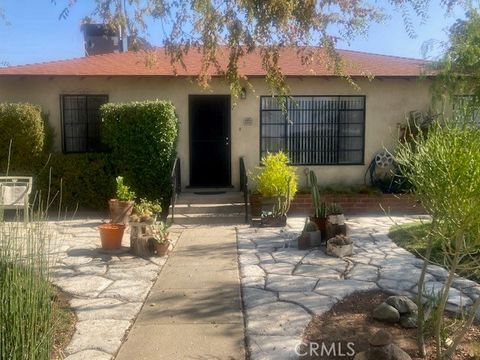 Photo of 2701 Berkeley St, Bakersfield, CA 93305 (MLS # SR25256102)