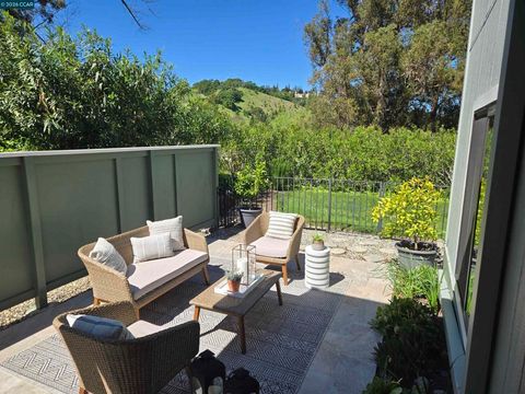 Photo of 1124 Singingwood Ct Ct #2, Walnut Creek, CA 94595 (MLS # 41128408)