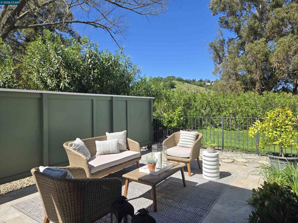 1124 Singingwood Ct 2