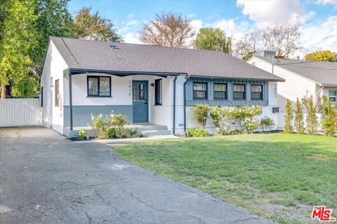 Photo of 7419 Amigo Avenue, Reseda, CA 91335 (MLS # 26832365)