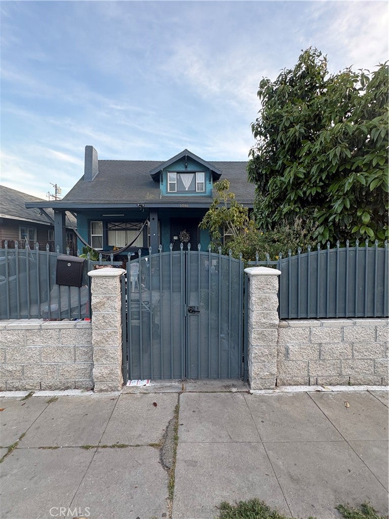 1046 W 49th St