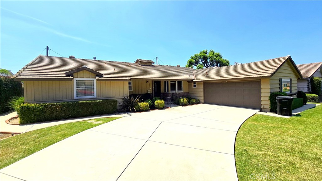 Welcome to 1033 S Rimsdale Dr, West Covina! This stunning single-family home offers 4 bedrooms, 2 bathrooms, and a 2-car garage. Nestled in a prime location, it provides easy access to shopping, entertainment, transportation, and more.
Step inside to discover an inviting open floor plan, bathed in natural light. The property features an additional bonus room, adding to its versatile living space. Outdoors, you'll find a private backyard perfect for relaxation and a spacious front yard ideal for family activities. Located on a peaceful cul-de-sac, this home combines tranquility with convenience.
Don't miss the chance to own this exceptional property—schedule a viewing today!