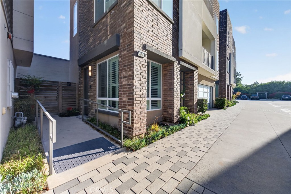 821 Brickyard