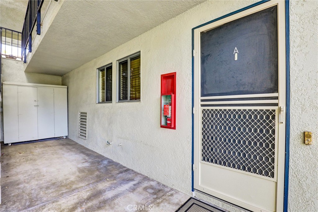 2327 Via Mariposa West W A