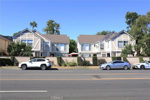 Photo of 11747 Moorpark, Studio City, CA 91604 (MLS # SR25258693)