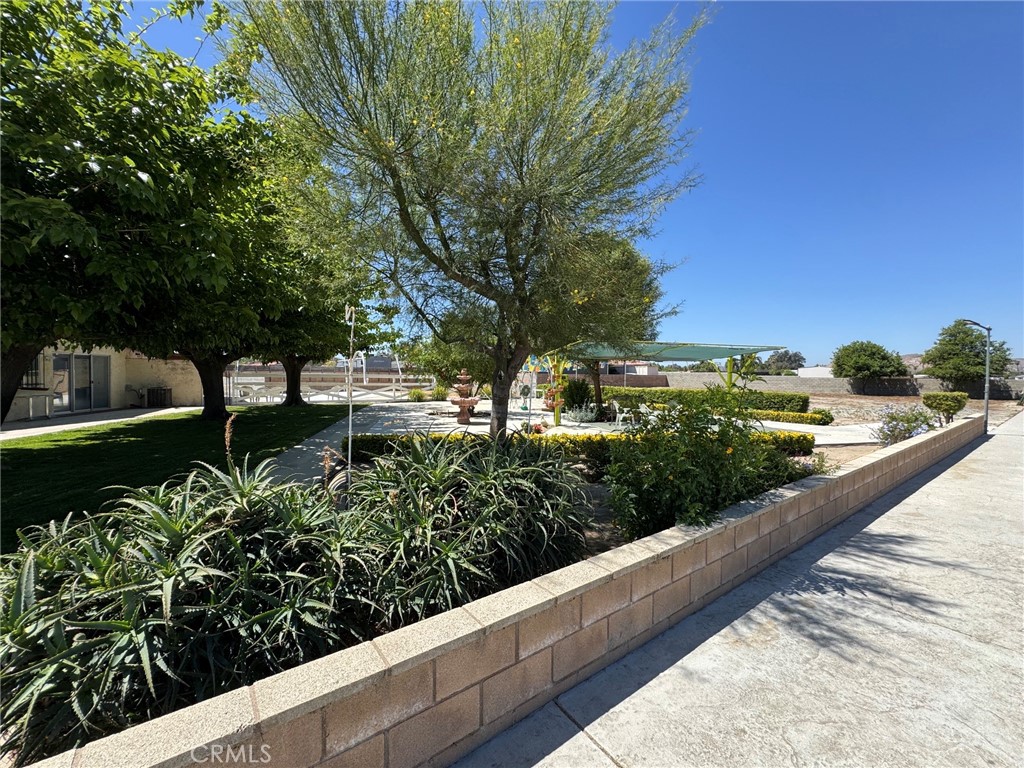 1155 N Lyon