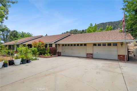 Photo of 7685 Wintergreen RD, Pinon Hills, CA 92397 (MLS # HD26115152)