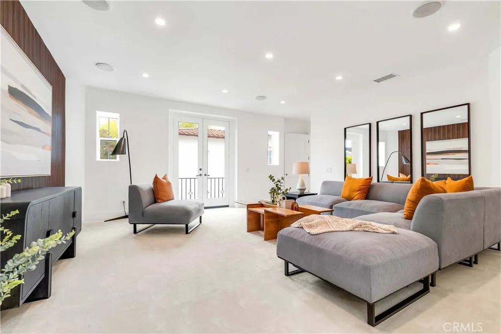 Newport Beach, California 92660, United States, 5 Bedrooms Bedrooms, ,5 BathroomsBathrooms,Residential,Active,177070