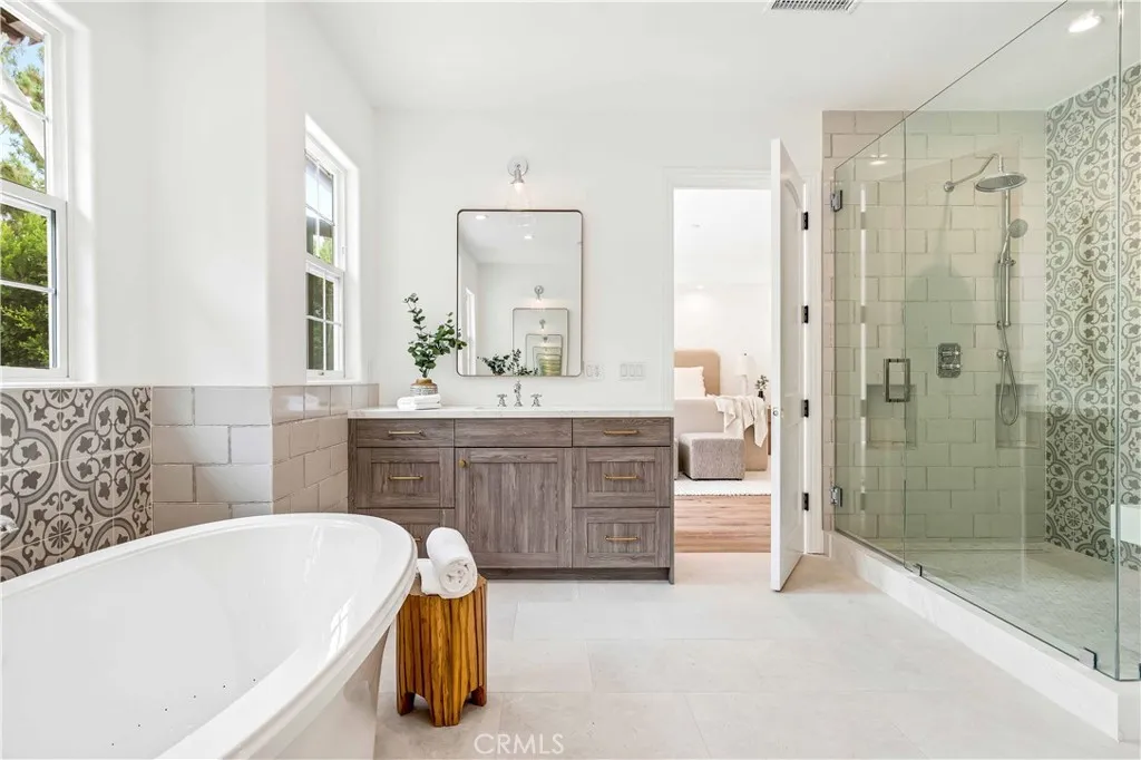 Newport Beach, California 92660, United States, 5 Bedrooms Bedrooms, ,5 BathroomsBathrooms,Residential,Active,177070