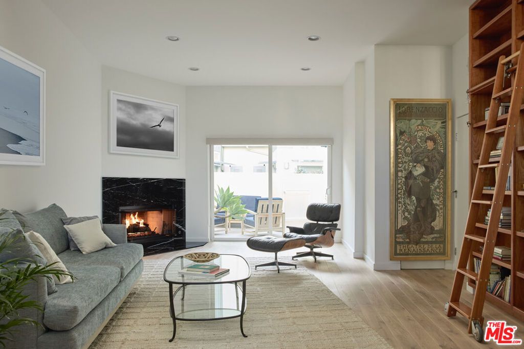 Photo of 938 Lincoln Boulevard #3, Santa Monica, CA 90403 (MLS # 26650161)