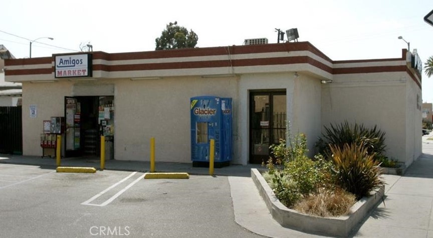A fantastic opportunity to purchase Amigo Market which has Beer & Wine Convenience Store in Long Beach with history of huge cash flow.
Excellent location with Great Visibility of this 2507 SF Beer & Wine Convenience market situated on the front corner of very
heavily traveled 10th and Alamitos streets. Local people love the store for food, drinks & general merchandise. All the arrangements for Lotto & Check Cashing Business are included in the sale. The location is less than 1 mile from the Alamitos Beach and close walking distance to famous landmarks like Shoreline & Ocean Blvd, Long Beach Convention & Entertainment Center, Long Beach Downtown, and Medical Centers. Seller is very serious & motivated
so submit your offers in confidence, your offers will be favorably considered and responded. Please do not disturb the employees. Do not miss this Business Opportunity.