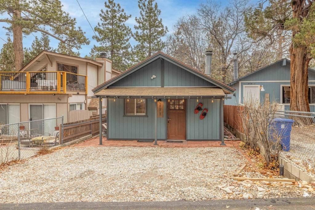 Photo of 271 Leonard Ln Ln, Sugarloaf, CA 92386 (MLS # NDP2511131)